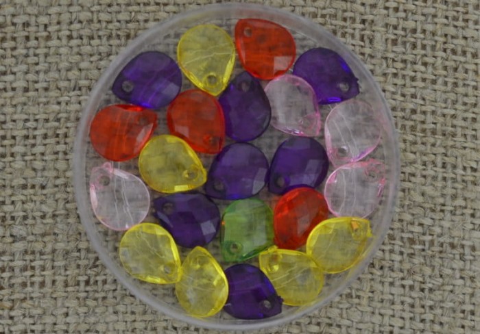 Koralik akrylowy kropla 10*8mm mix 50szt