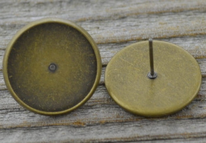 10407 Klasyczna baza kolczyka wkrętka w kolorze brązu na kaboszon 16mm