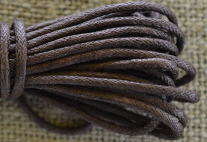  71779 Sznurek woskowany brązowy 2mm 3 metry 