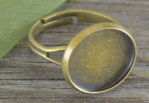  10352 Klasyczna baza pierścionka w kolorze brązu na kaboszon 14mm