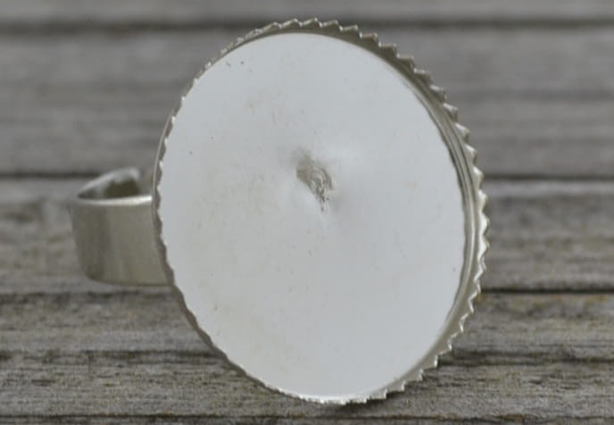 50312 Klasyczna baza pierścionka w kolorze srebra na kaboszon 20mm