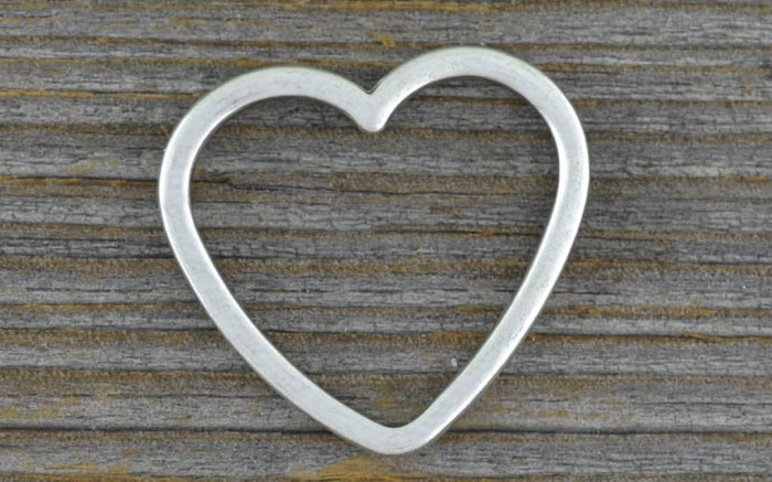 31290 Element ozdobny obwódka serduszka w kolorze starego srebra 2szt