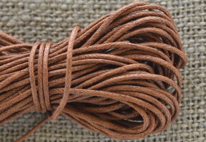 71711 Sznurek woskowany brązowy jasny 1mm 7 metrów