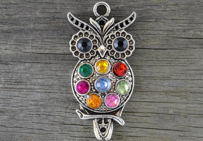 {30836} Zawieszka duża sowa z cyrkoniami w kolorze starego srebra