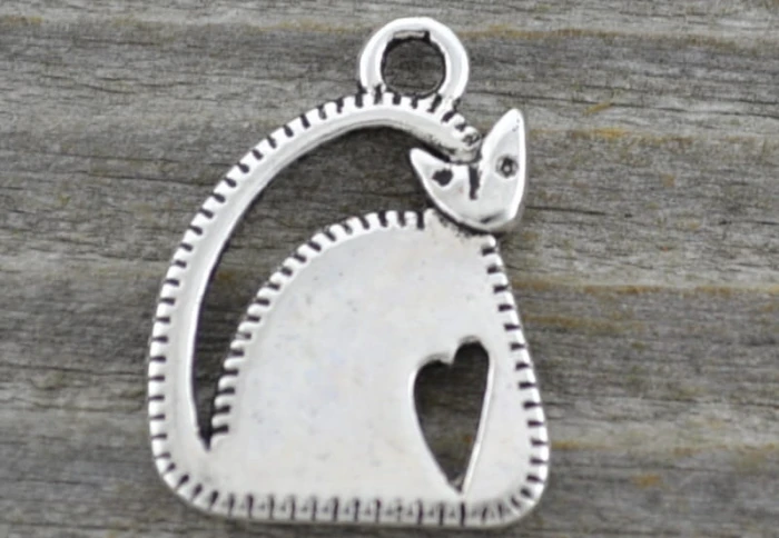 307344 Zawieszka mała kotek w kolorze srebra