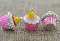 70924 Zawieszka akrylowa muffinek różowy