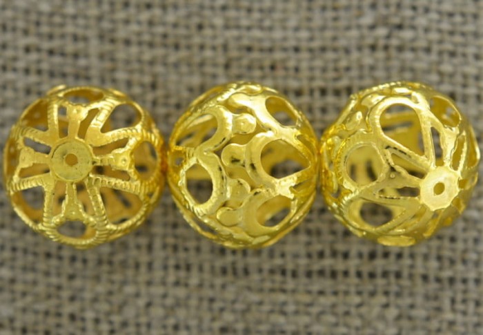 27135 Koralik ozdobny kula ażurowa 18mm w kolorze złotym 2szt