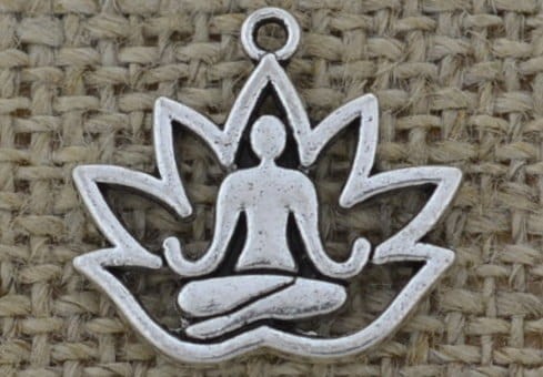 Zawieszka mała kwiat lotosu kolor srebra 2szt