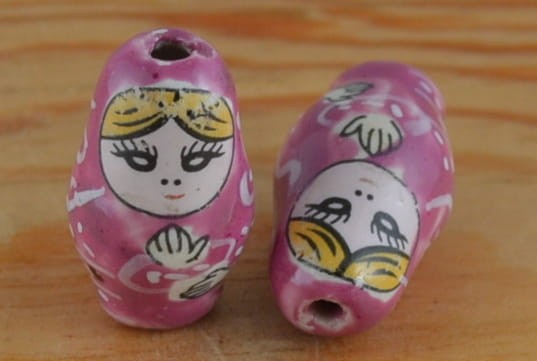  {760507} Koralik porcelanowy matrioszka ciemnoróżowa