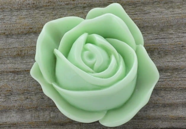 802361 Kaboszon kwiatowy różyczka 31*32mm pistacjowa