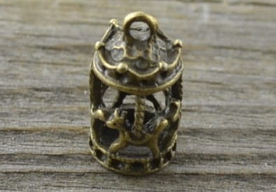 107229 Zawieszka mała karuzela w kolorze brązu