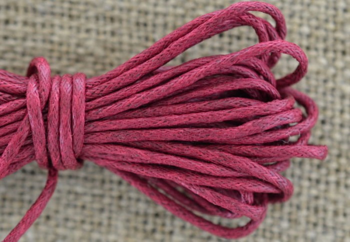 71777 Sznurek woskowany bordowy 1,5mm 4 metry