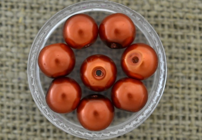 70424 Koralik szklany perełka gładka 8mm mahoniowa 10szt