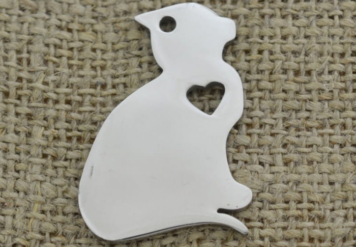 [307444] Zawieszka mała ze stali nierdzewnej kot w kolorze srebrnym