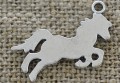 307246 Zawieszka mała koń w kolorze srebra