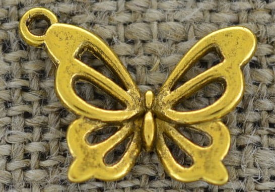 20780 Zawieszka mała motylek w kolorze złotym