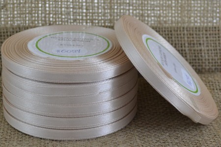 [86097] Wstążka satynowa 6mm 32mb nude