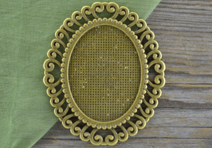 10121 Ozdobna baza medalionu w kolorze brązu na kaboszon 37*28mm