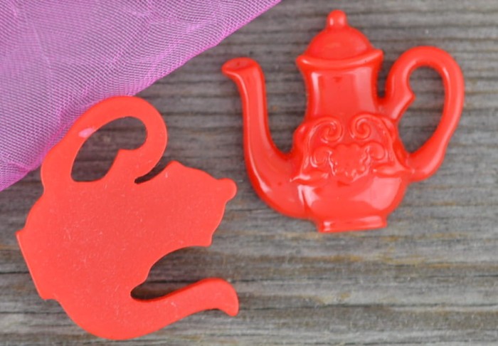 {802265} Kaboszon z żywicy imbryk czerwony 2szt