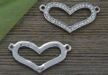 31279 Element ozdobny łącznik serduszko z cyrkoniami w kolorze srebra
