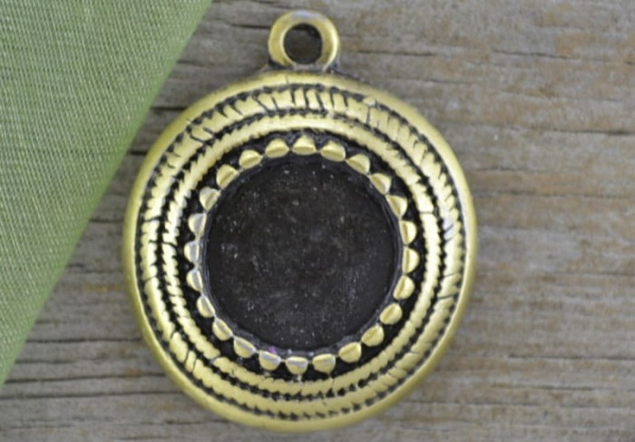 101141 Ozdobna baza medalionu w kolorze brązu na kaboszon 10mm