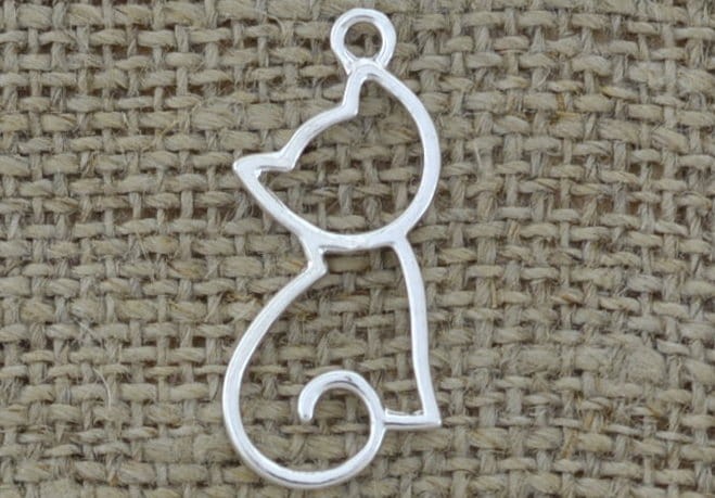 Zawieszka mała obwódka kota kolor srebrny