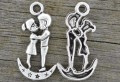 307131 Zawieszka mała zakochana para w kolorze starego srebra 2szt