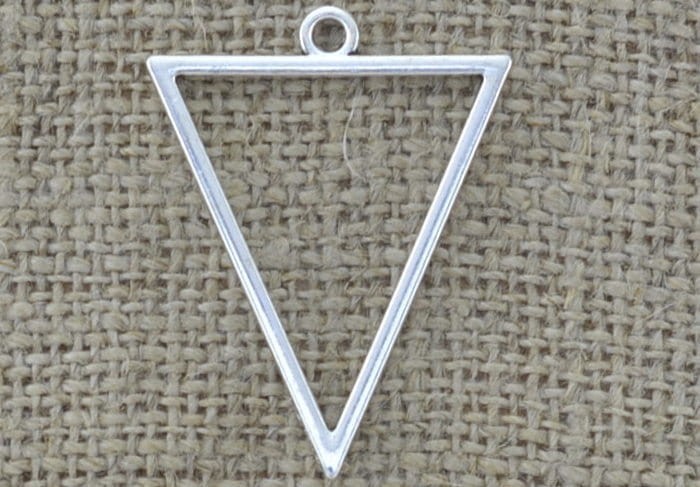Zawieszka mała trójkąt kolor srebra