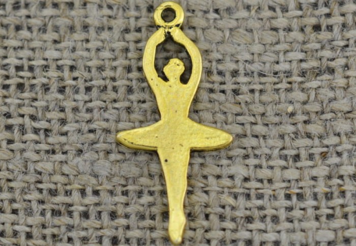 20794 Zawieszka mała baletnica w kolorze złotym