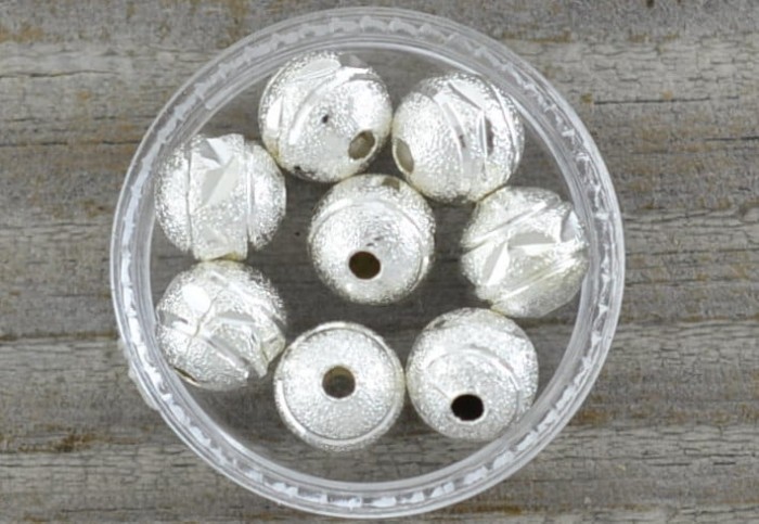 312100 Koralik ozdobny w kolorze srebra 8mm