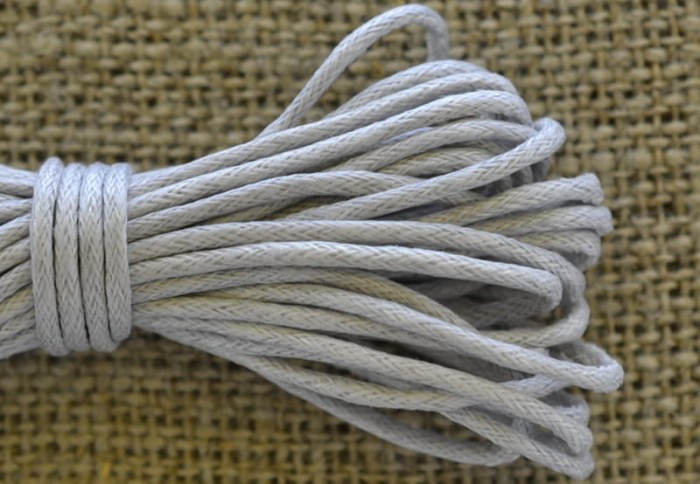 71787 Sznurek woskowany popielaty 1,5mm 4 metry
