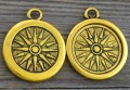20720 Zawieszka mała moneta w kolorze starego złota