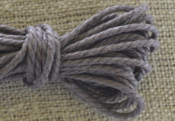 71744 Sznurek woskowany brązowy 3mm 3m