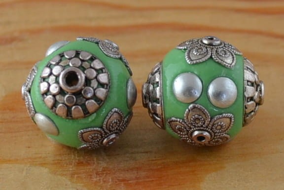 {09716} Koralik ozdobny indyjski 19mm zielony