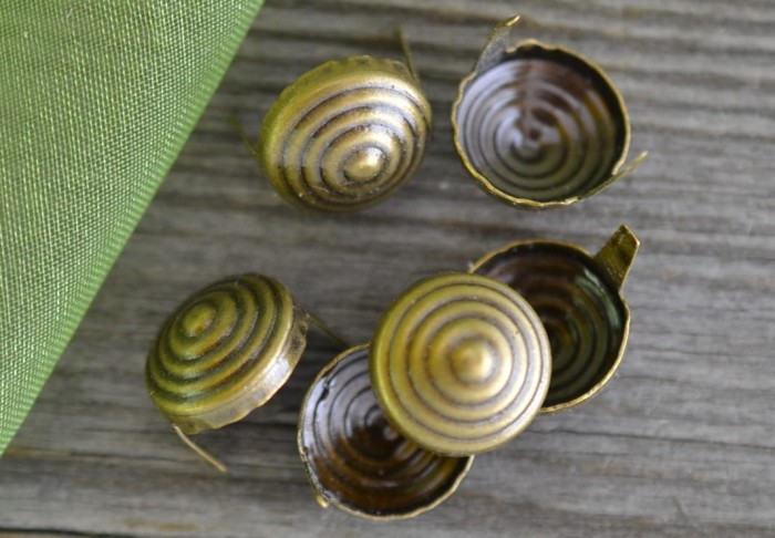 {550126} Ćwieki okrągłe spiralki 11mm brąz 5szt