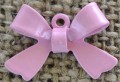 00718 Zawieszka mała kokardka w kolorze jasnoróżowym