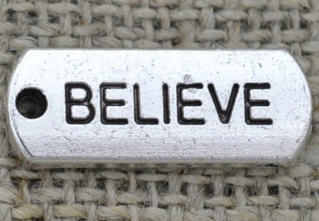 [30757] Zawieszka z napisem BELIEVE srebrna 2szt