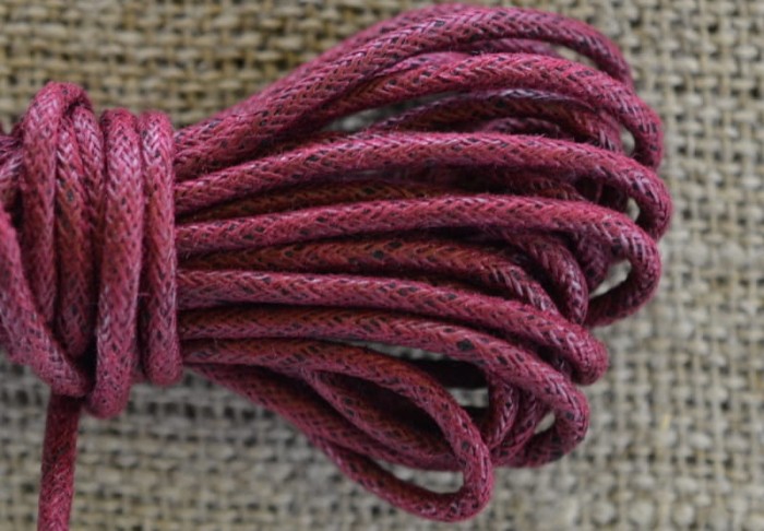 71781 Sznurek woskowany bordowy 2mm 3 metry
