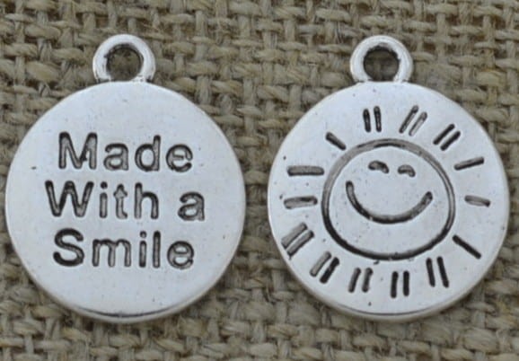 Zawieszka mała moneta dwustronna kolor srebrny