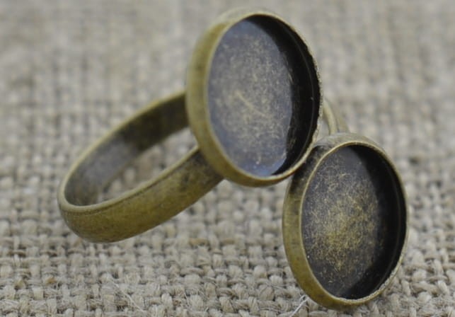 [10310] Klasyczna baza pierścionka w kolorze brązu na kaboszony 12mm