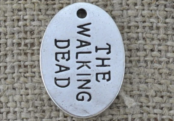 Zawieszka "THE WALKING DEAD" kolor srebra