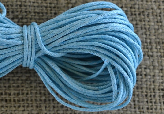 71764 Sznurek woskowany błękitny 1mm 7 metrów