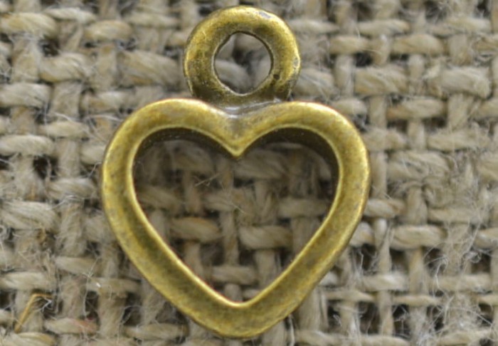 [107141] Zawieszka mała obwódka serca w kolorze brązu
