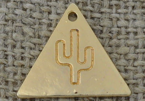 Zawieszka mała trójkąt kaktus kolor złota