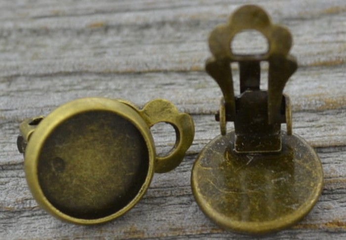 10434 Klasyczna baza klipsa w kolorze brązu na kaboszon 10mm