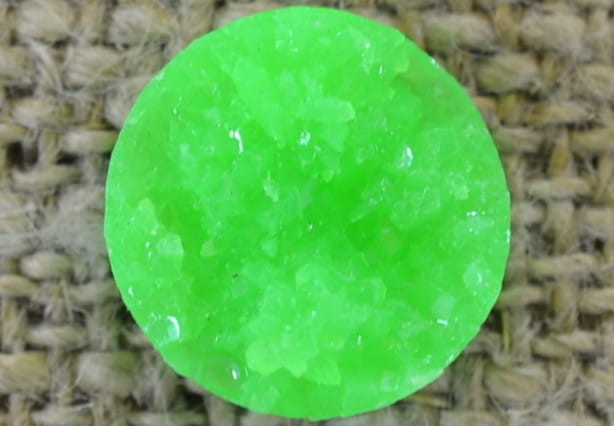 802487 Kaboszon z żywicy brokatowy okrągły 12mm zielony 6szt