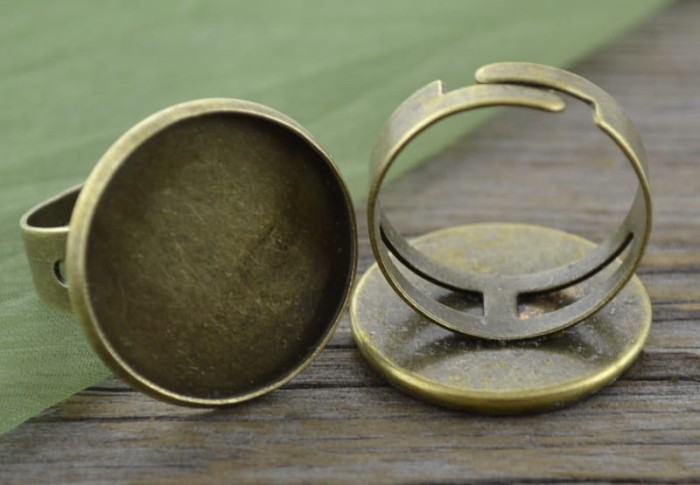  10360 Klasyczna baza pierścionka w kolorze brązu na kaboszon 20mm