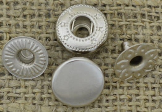 {11913} Guzik zatrzask 10mm w kolorze srebrnym