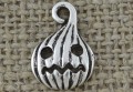 Zawieszka mała dynia halloween kolor srebra 2szt