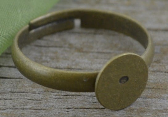 10302 Klasyczna baza pierścionka w kolorze brązu na kaboszon 8mm